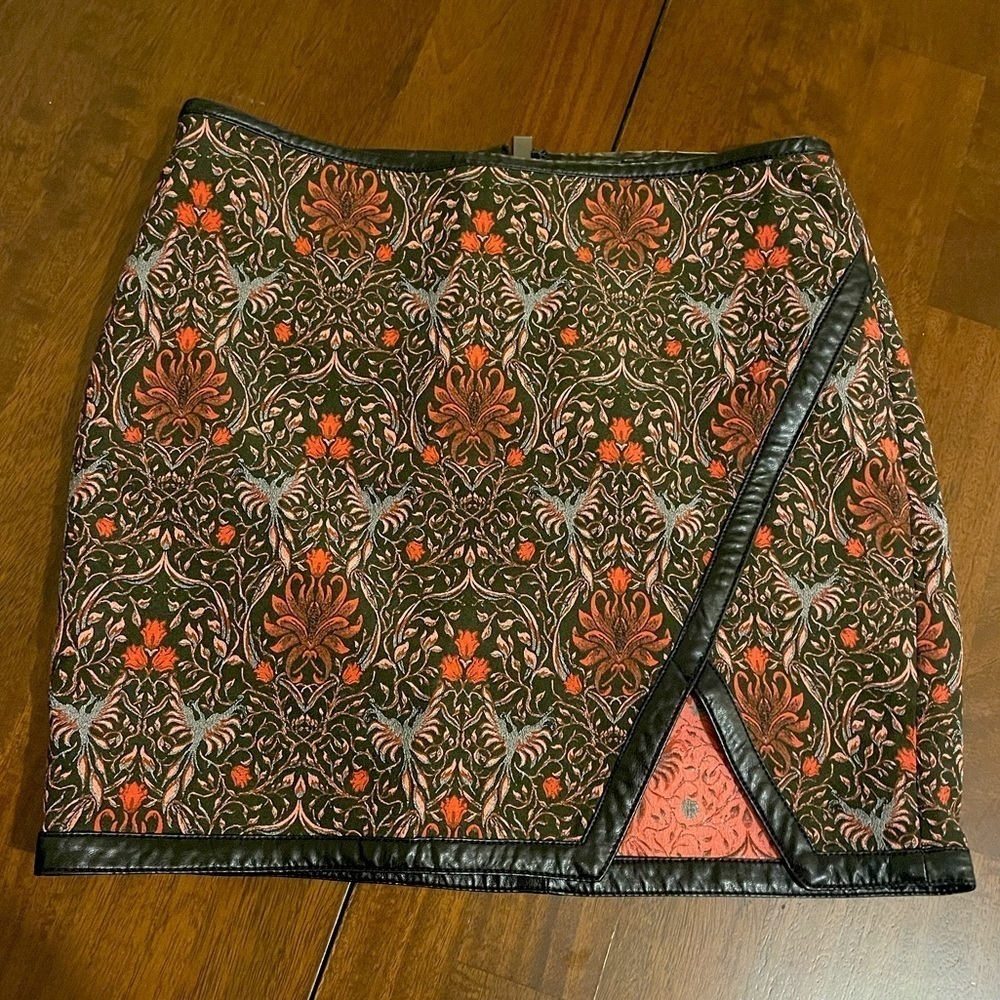 Express Red Patterned Skirt with Front Slit Size 0